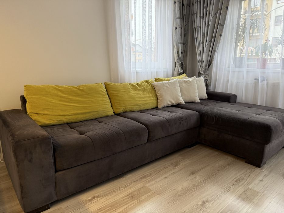 Canapea extensibila cu zona de relax si lada