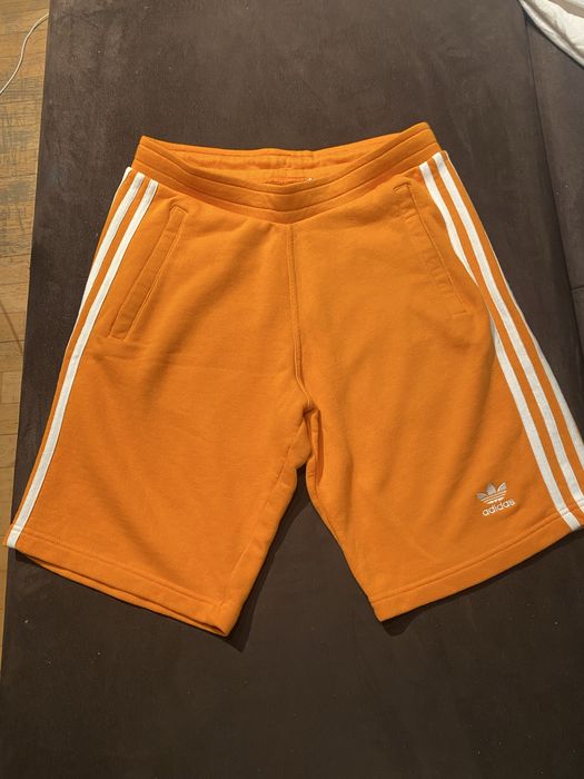 Vand pantaloni scurti baieti
