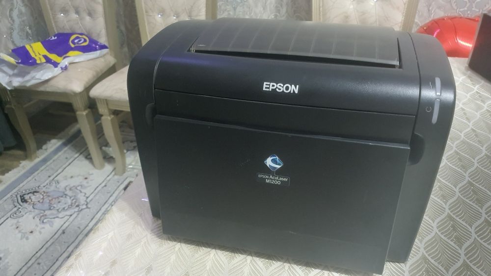 Epson aculaser m1200