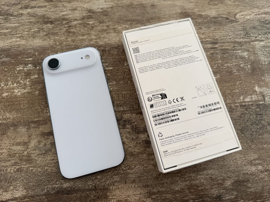 iPhone Air 256GB Sky Blue – отлично състояние, батерия 92%