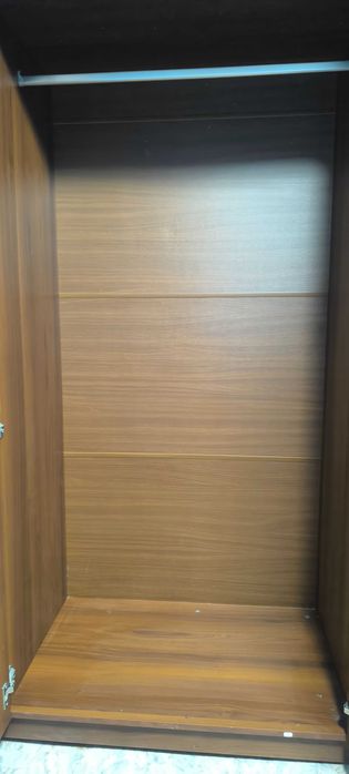 Большой шкаф для одежды с зеркалом