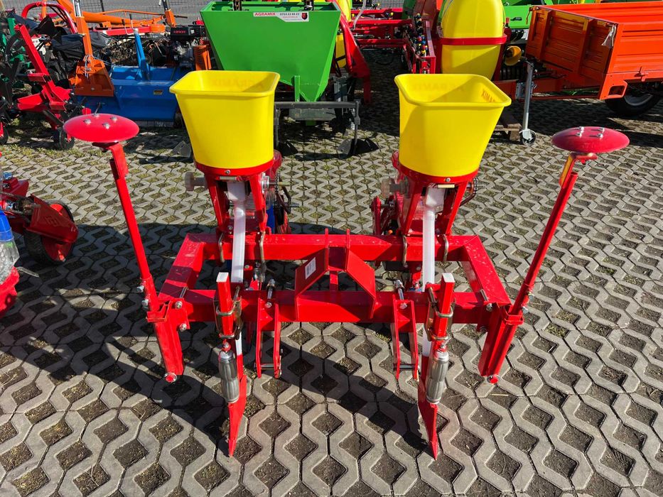 Semanatoare porumb 2 rand Agramix cuva chimic pe sectie