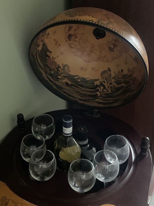 Продам Глобус-бар напольный со столом