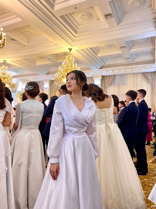 Белое платье с юбкой из фатина