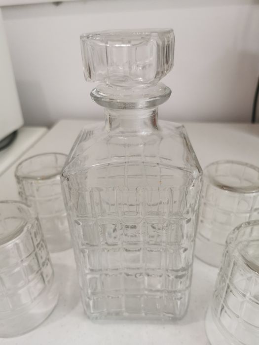 Carafă cu 4 pahare