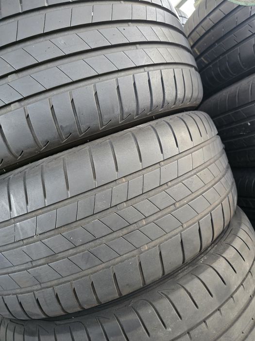 2 Броя 225/40/18 Bridgestone 6,2mm