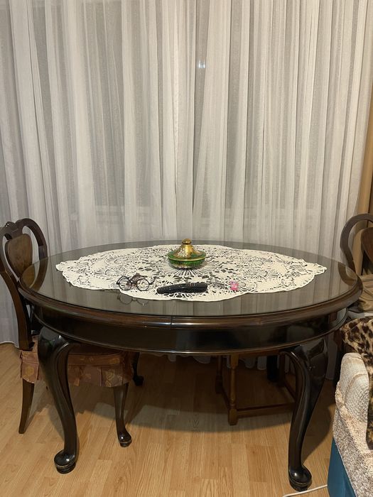 Set mobilier living clasic din lemn – vitrină, comodă, bufet, masă + 6 scaune