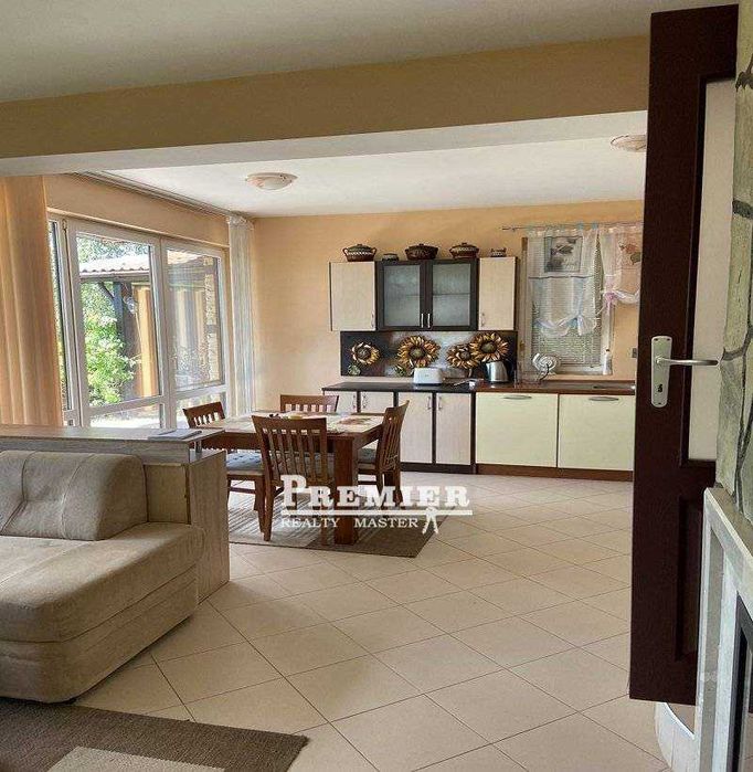 Предлагаме за продажба двуетажна къща в село Горица