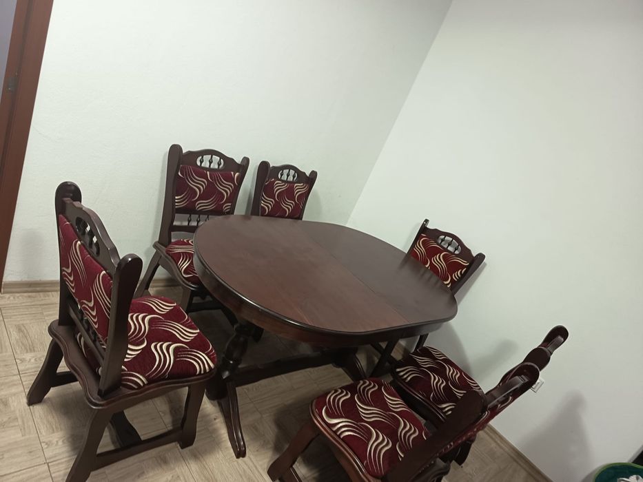 Vând masă cu 6 sacune - nouă