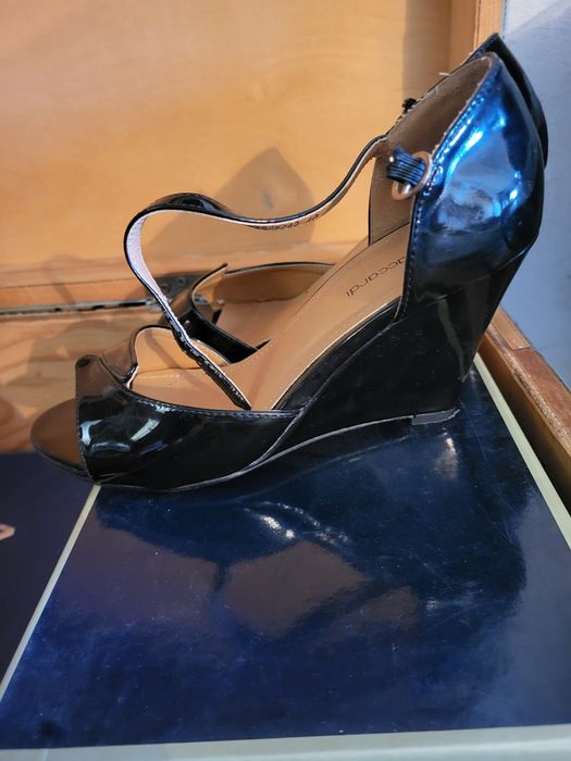 Женские босоножки