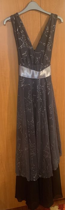 Vand rochii de ocazie ( lunga de firma) si scurte, imbracate o singura