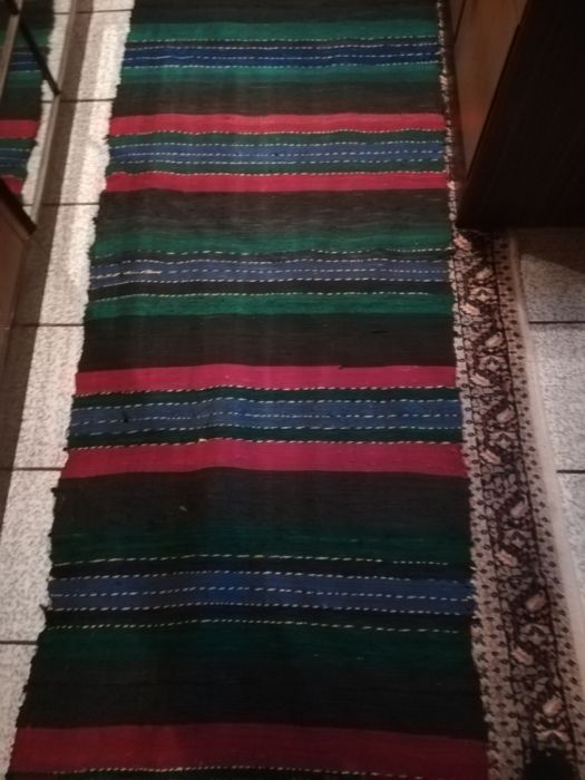 Продавам старинни пътеки и престилки