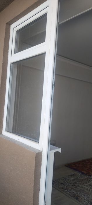Пластиковые окна с дверью, балконник