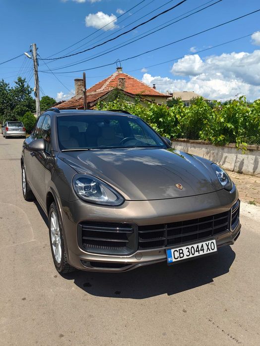 Продавам Porsche Cayenne