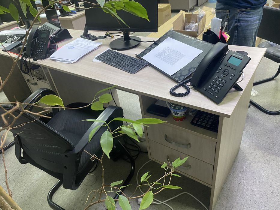 Офисный стол, парта, как новый