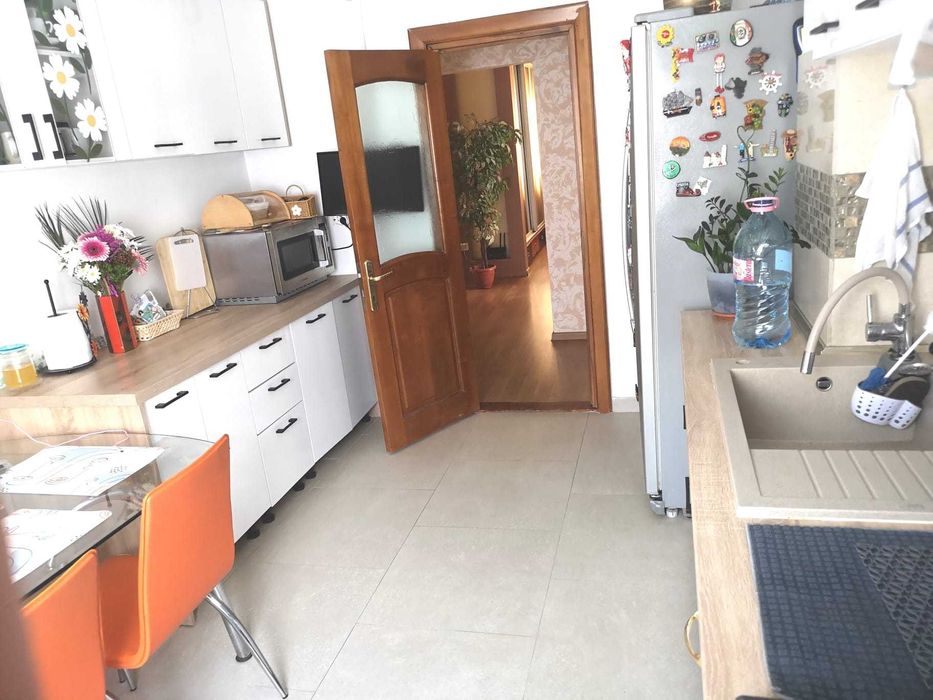 Vand apt 4 camere in Onesti