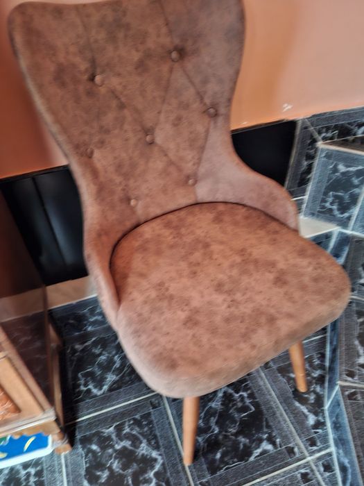 De vânzare 6 scaune de bucătărie, sunt fără defecte,la preț de 400 lei!