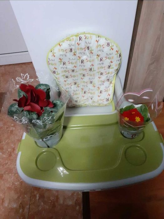 Scaun de masa Juju Eat and Play Verde