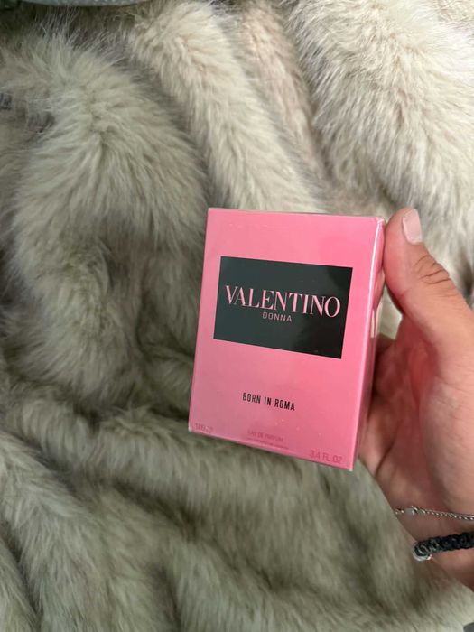 Vând parfum damă Valentino , nou în cutie