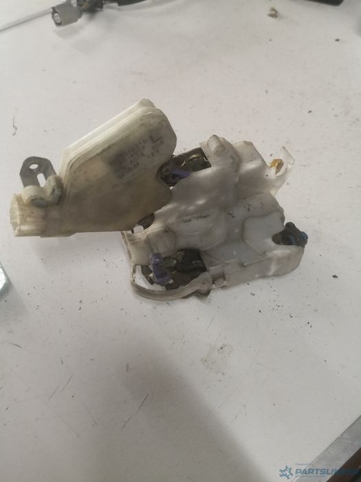 Broasca Usa Stanga Spate Nissan X-Trail (T30) [ 2001 - 2013 ] Oem 8055