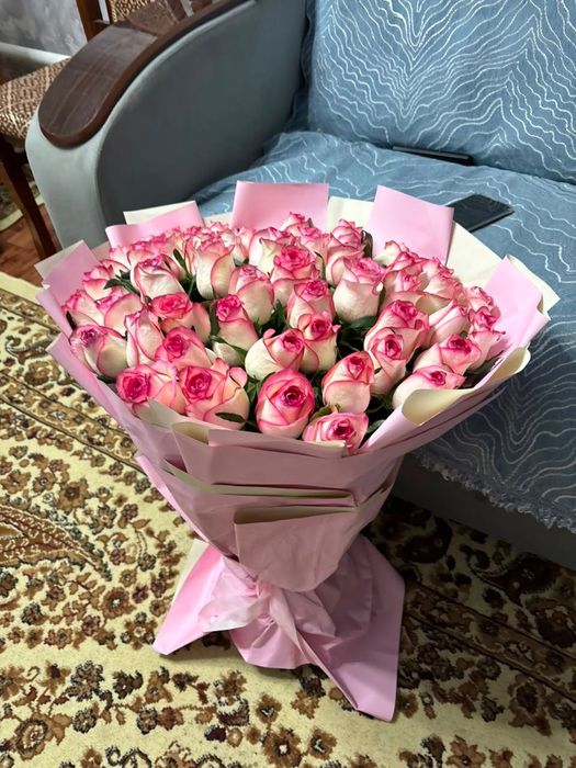 бело розовые цветы