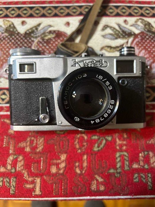 Пленочный фотоаппарат КИЕВ-4АМ с обьективом ГЕЛИОС-103