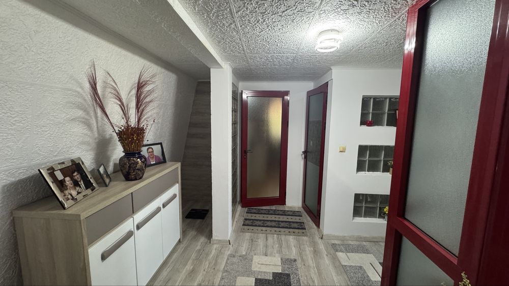 Vila de vanzare 300 mp si teren 500 mp