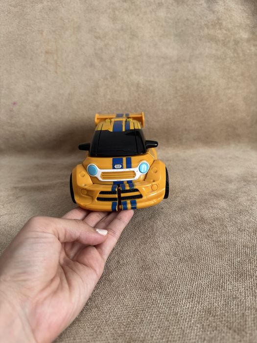 Робот машина желтый