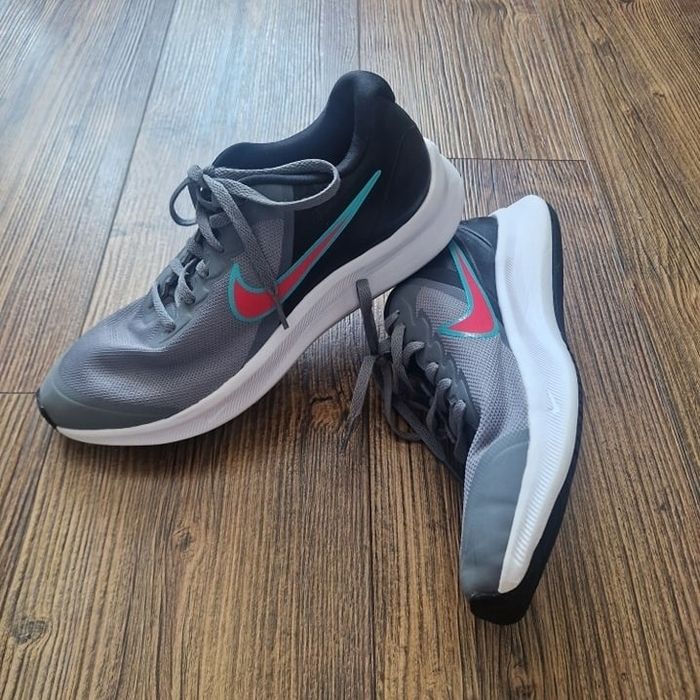 Страхотни дамски маратонки NIКЕ номер
40ти,без забележки, като нови ,