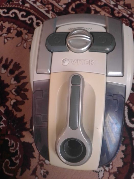 Продам пылесосы.