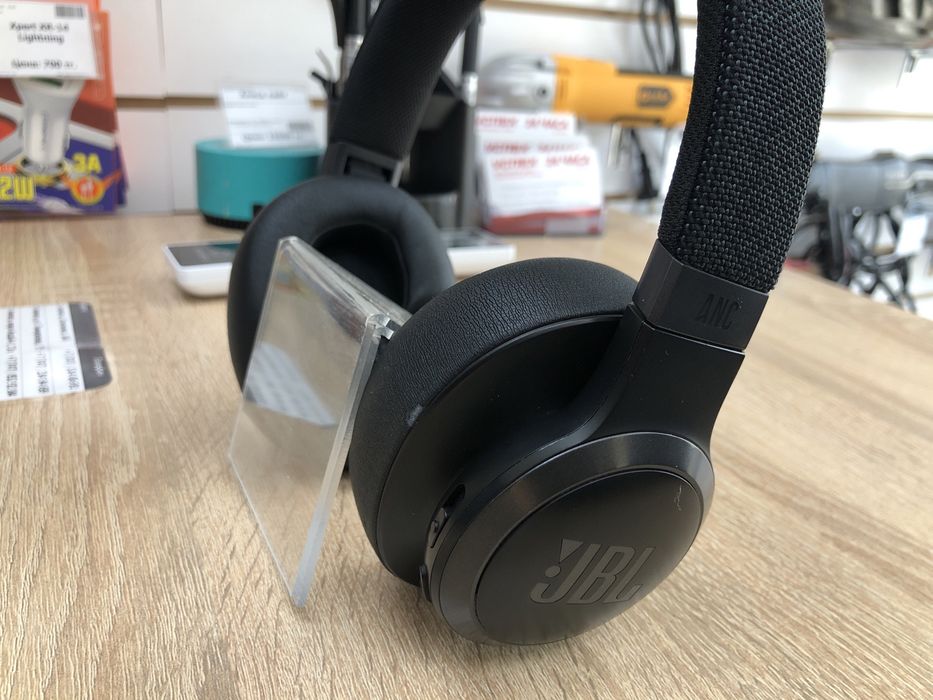 наушники JBL  live 660NC а 4