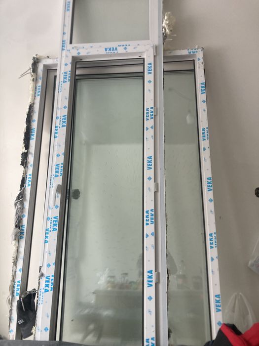 Пластиковые окно и дверь на балкон