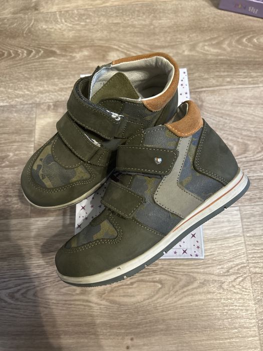 Продам ботинки на мальчика Котофей