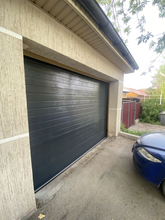 Секционные ворота