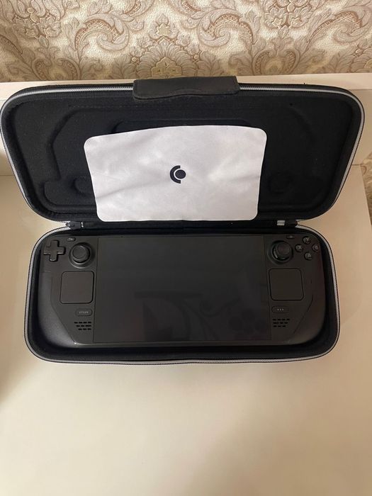 Игровая приставка Steam Deck