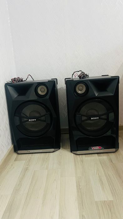 Продавам Sony Shake 33