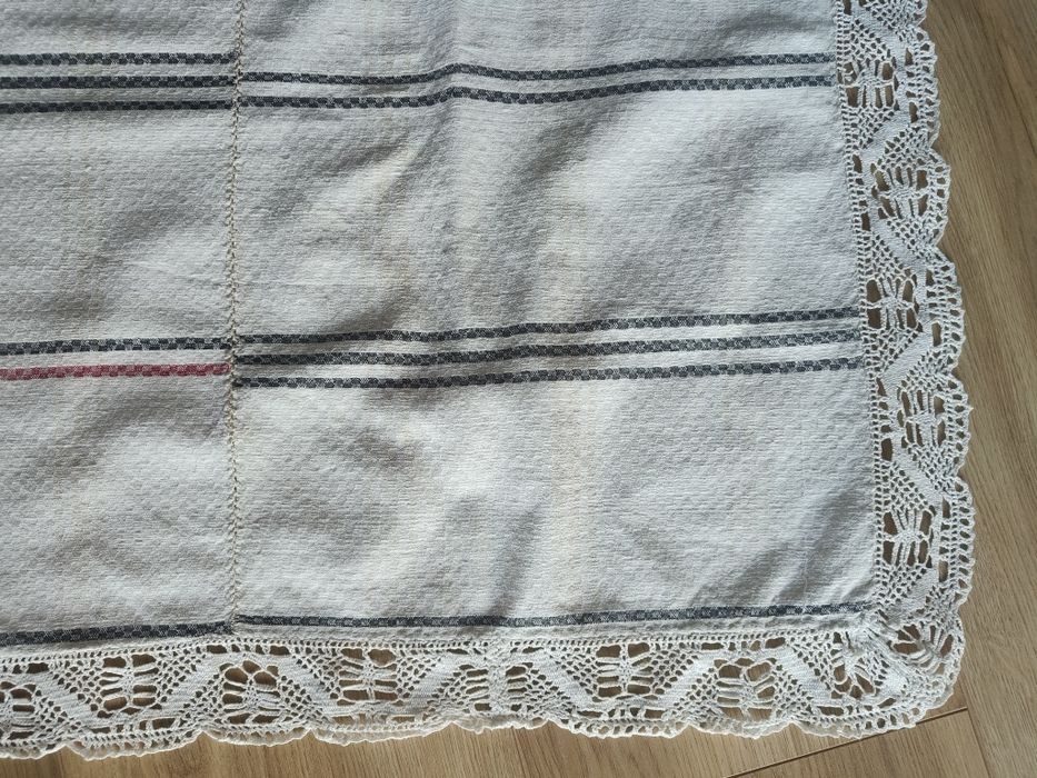 Decorațiune de pat /fata de masa autentice, 80 ani