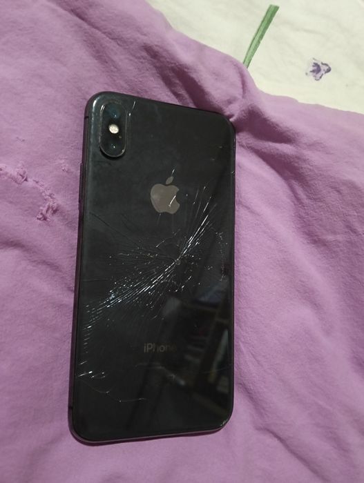Vând iPhone X, 64GB, liber de rețea. Nu are cont iCloud, este resetat.