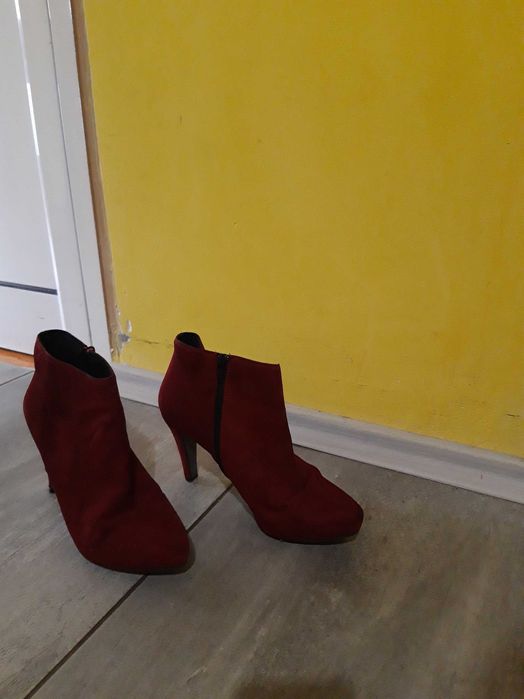 Червени боти от естествен велур