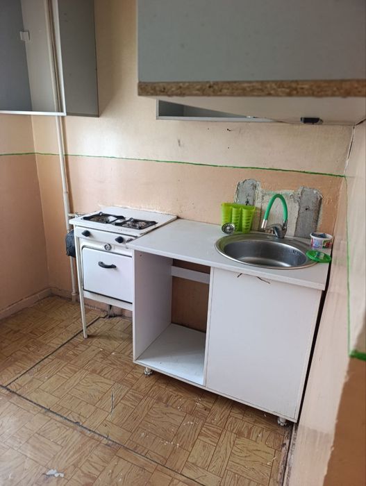 Срочно! Чирчик шахар 3кичик нохияда 1 хонали квартира сотилади