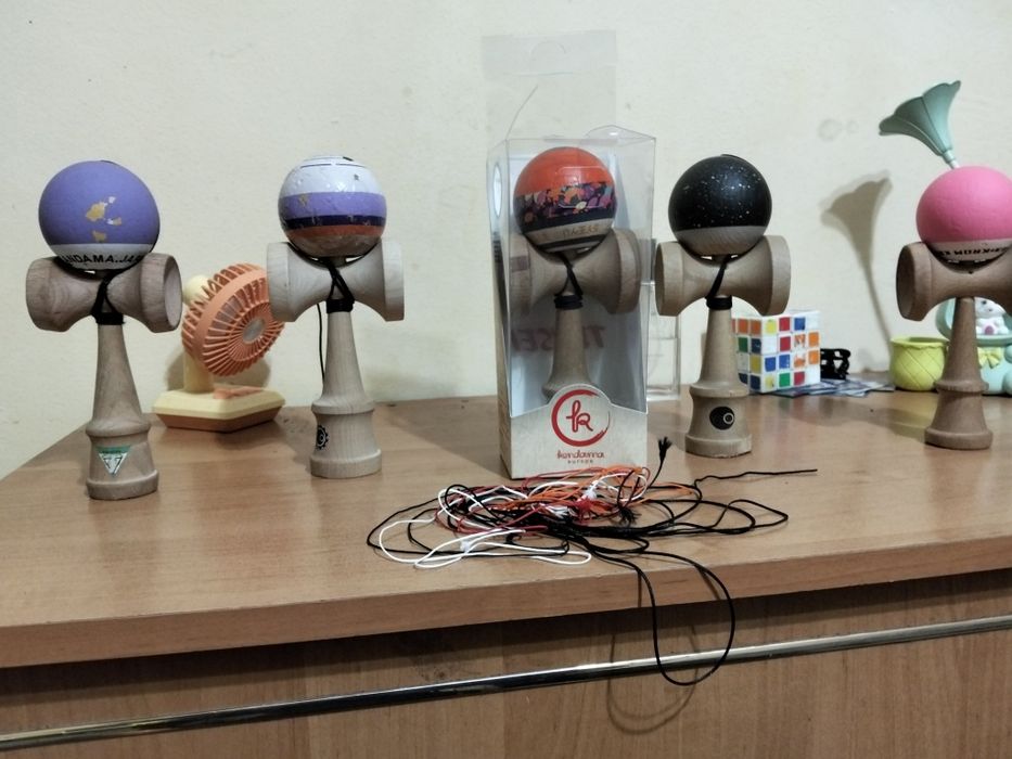 Vând kendama de firmă:europe tensei antiskid210lei,setup Ken space 4 cu tamă revo270lei,kendamă krom70lei,setup  Ken revo tamă space 4 100lei