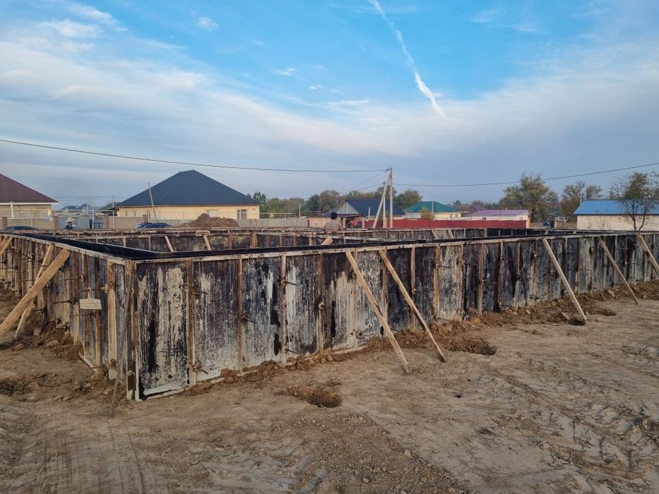 Заливем фундамент со своей опалубкой.