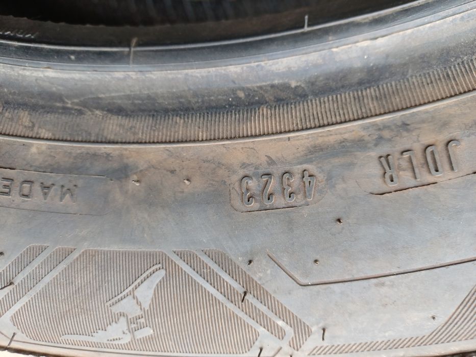 Гуми 215/55/17  Гудиар