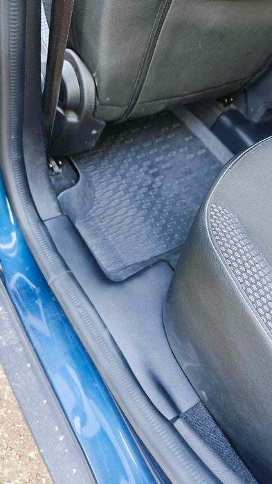 Ornamente protectie covor, prag Dacia Duster 2