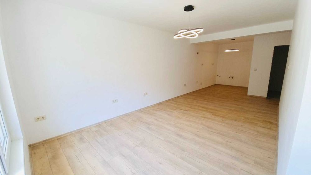 Продава се Тристаен апартамент в Варна, м-т Св. Никола - 92 кв.м за 1086 €/кв.м - Снимка #3