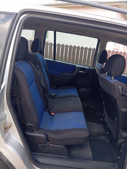 Vând Opel Zafira