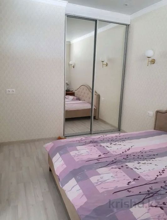 Продам двуспальную кровать с матрасом