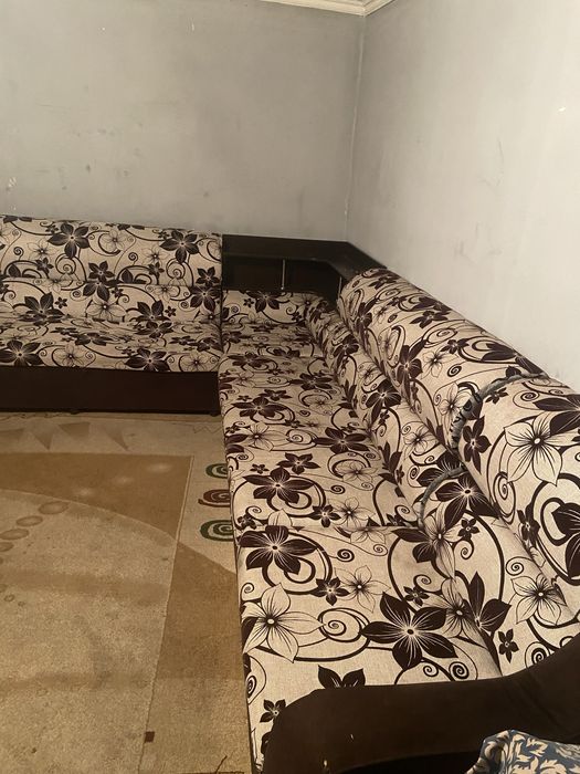 Продам диван уголок срочно