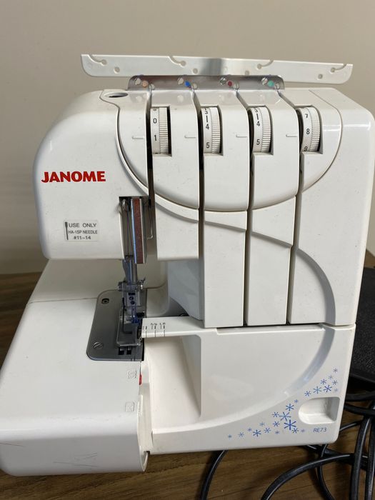 Бытовой оверлок Janome re73