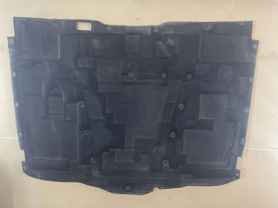 Продам шубу капота е34 (утеплитель)